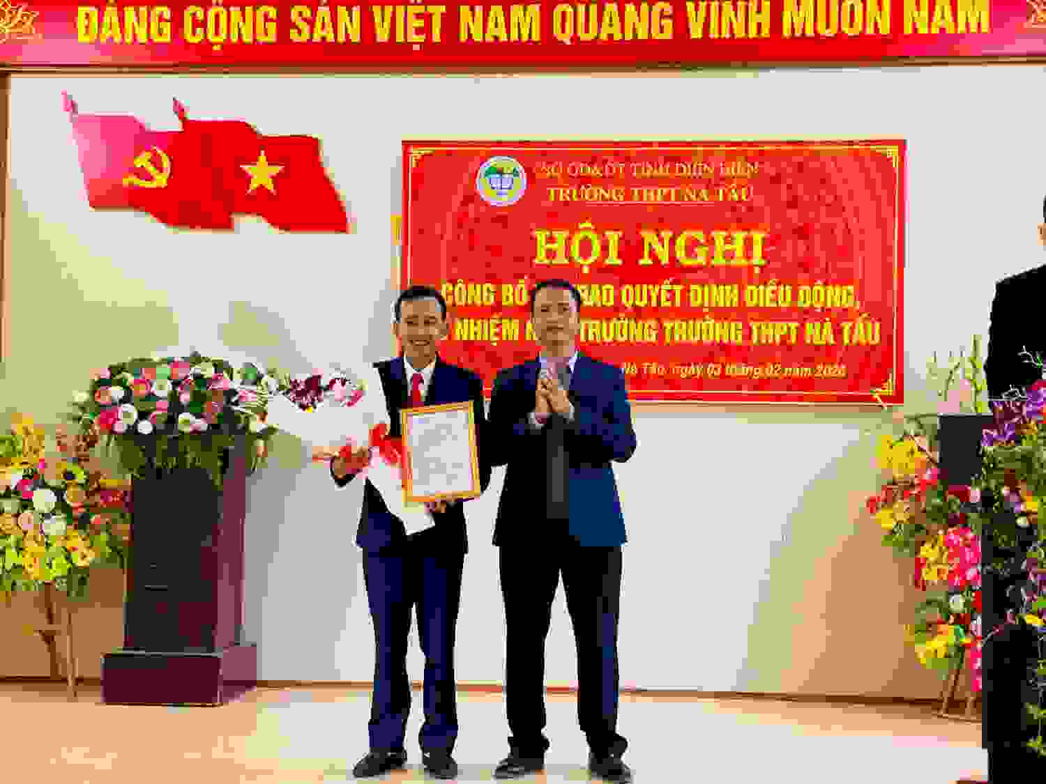 Công bố và trao Quyết định điều động và bổ nhiệm Hiệu trưởng trường THPT Nà Tấu