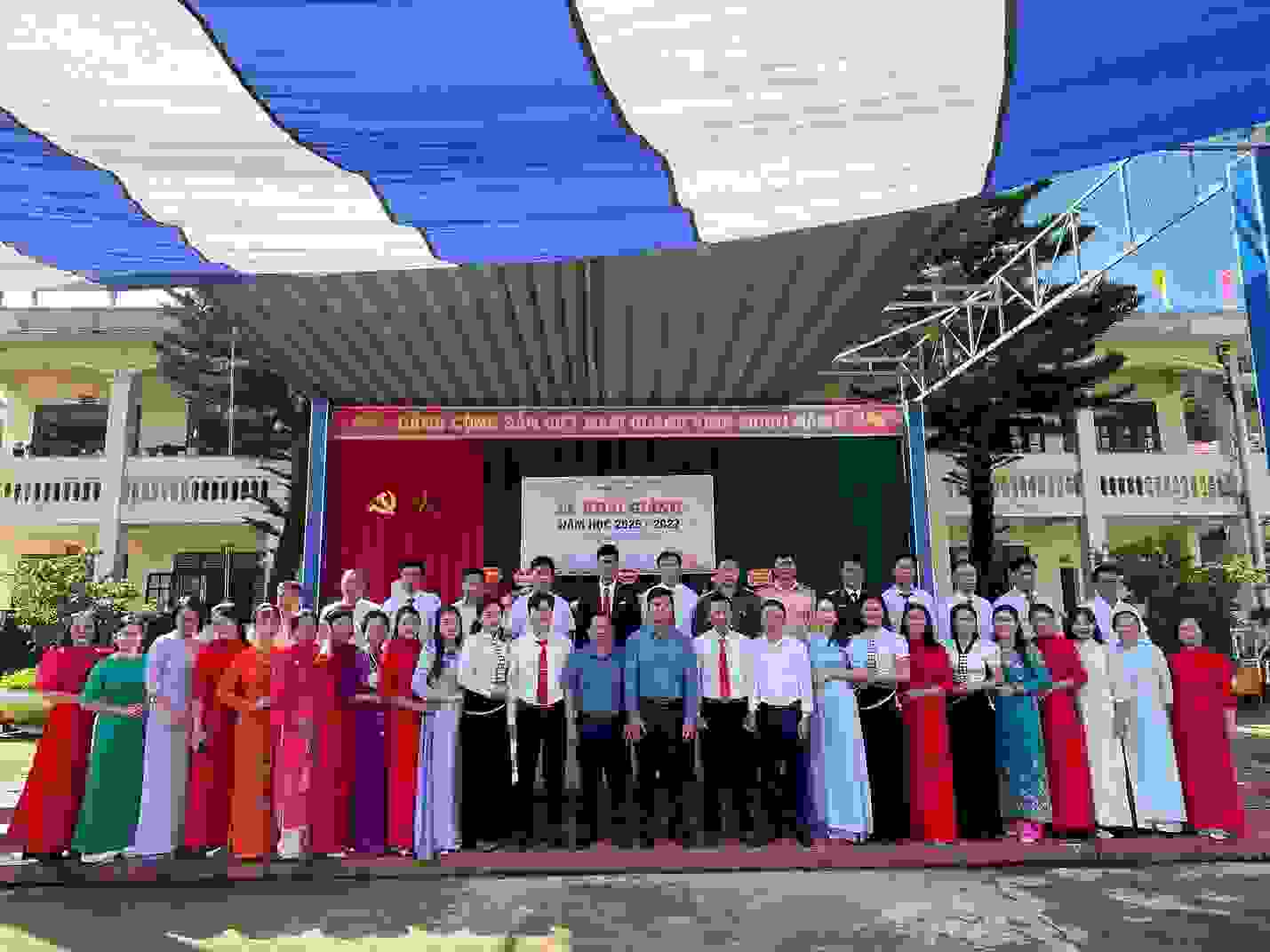 RỘN RÀNG TIẾNG TRỐNG KHAI GIẢNG NĂM HỌC MỚI TẠI TRƯỜNG THPT NÀ TẤU